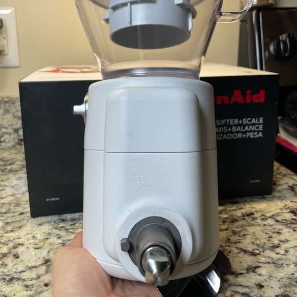 KitchenAid Stand Mixer White All-In-One Sifter and Scale Attachment - Picture 11 of 16
